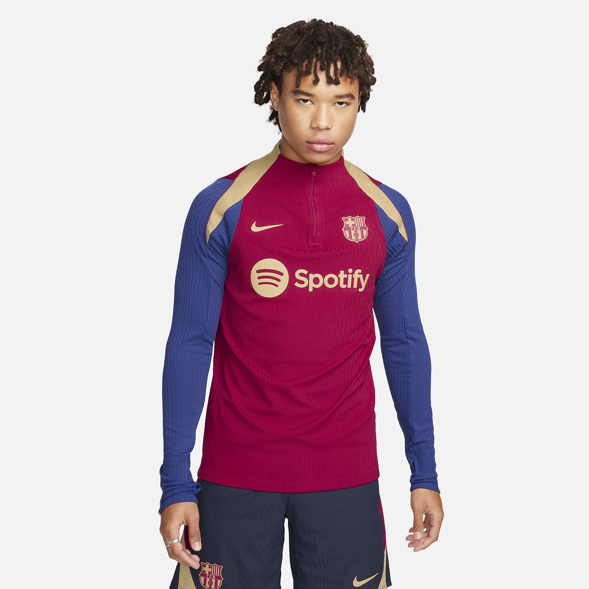 FC Barcelona Nike 長袖シャツ 背番号6　レア　デッドストック FC Barcelona Nike 長袖シャツ 背番号6 レア デッドストッ