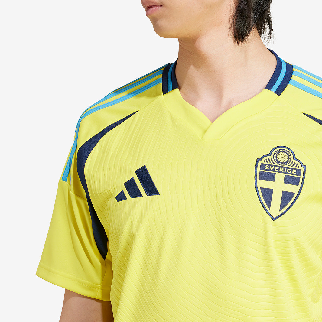 あ*様 adidas スウェーデン代表 サッカージャージ　サッカーシャツ adidas Sweden 23/24 Home Shirt - Bright Yellow - Mens Replica