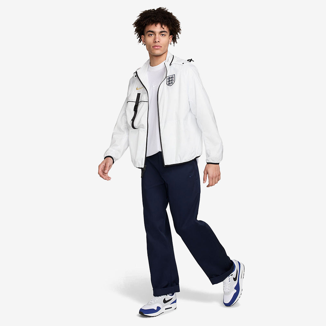 イングランド代表 Nike Anthem Jacket England Academy Pro Men's Nike Dri-FIT Soccer Anthem Jacket. Nike.com