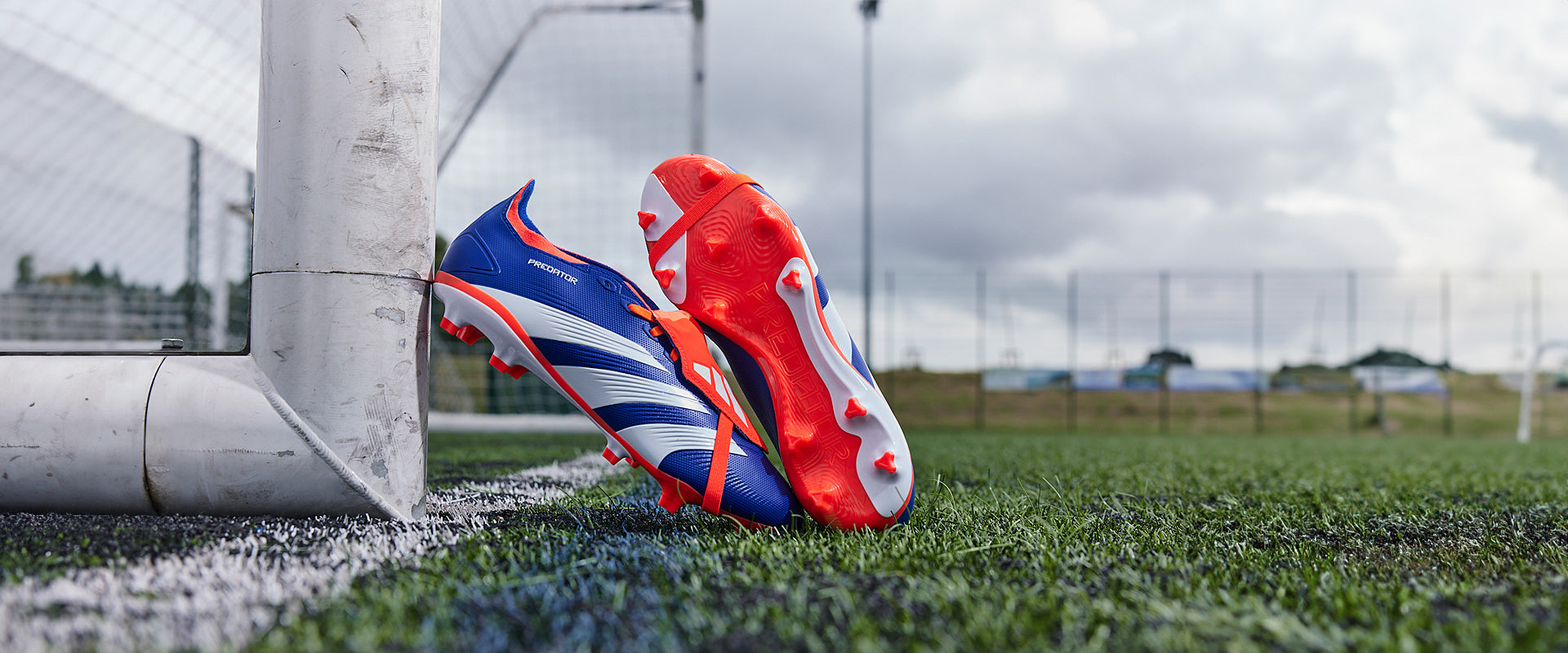 Adidas Predator サッカーシューズ オフホワイト/レッド/ブルー Adidas Predator サッカーシューズ オフホワイト/レッド/ブルー