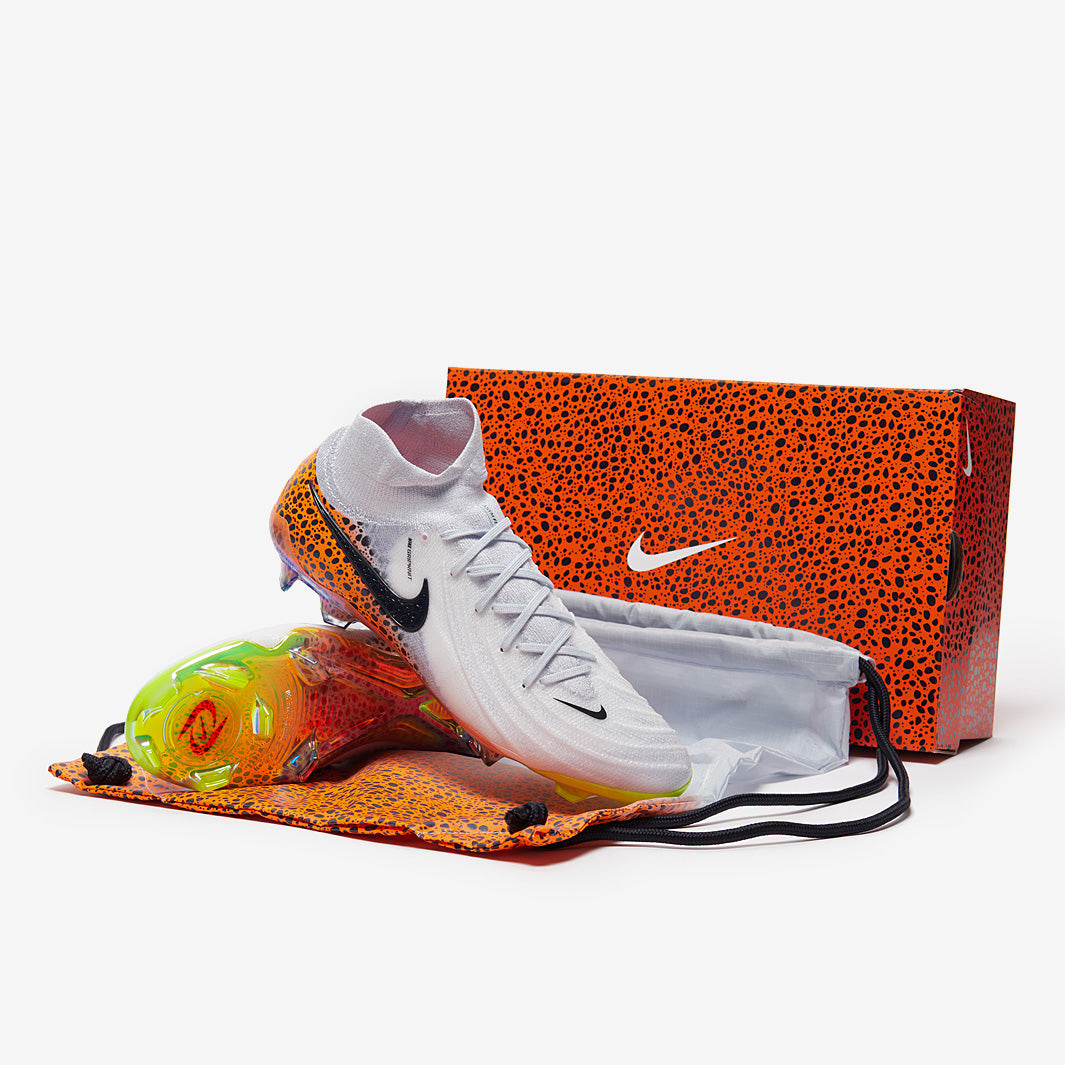 R*様 激レア未使用★Nike W’s Phantom LUNA FG 26cm R*様 激レア未使用☆Nike W's Phantom LUNA FG 26cm 激レア