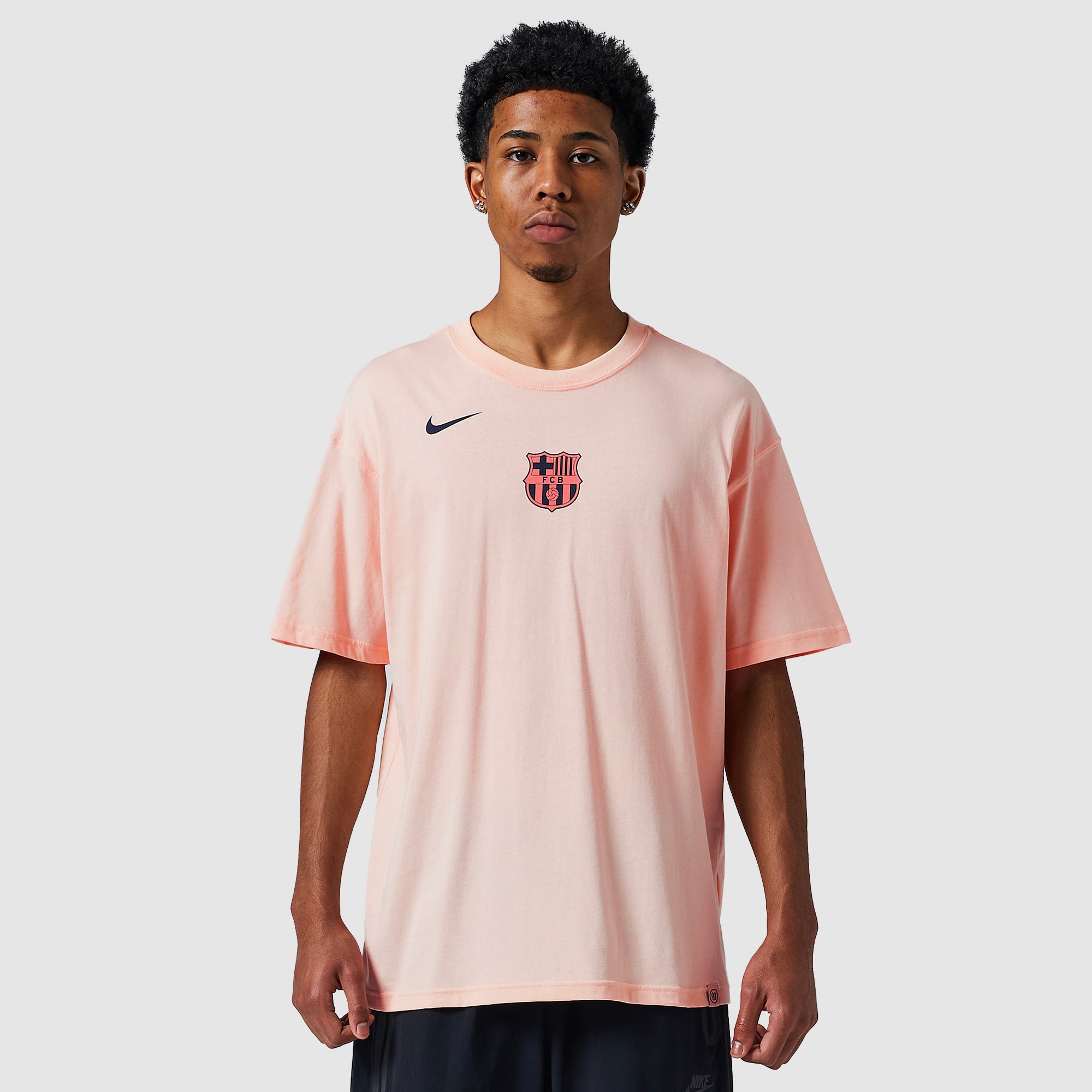 Nike FC Barcelona ピンクシャツ　メンズLサイズ Nike FC Barcelona 25/26 Total 90 Remix T-Shirt - Crimson Tint