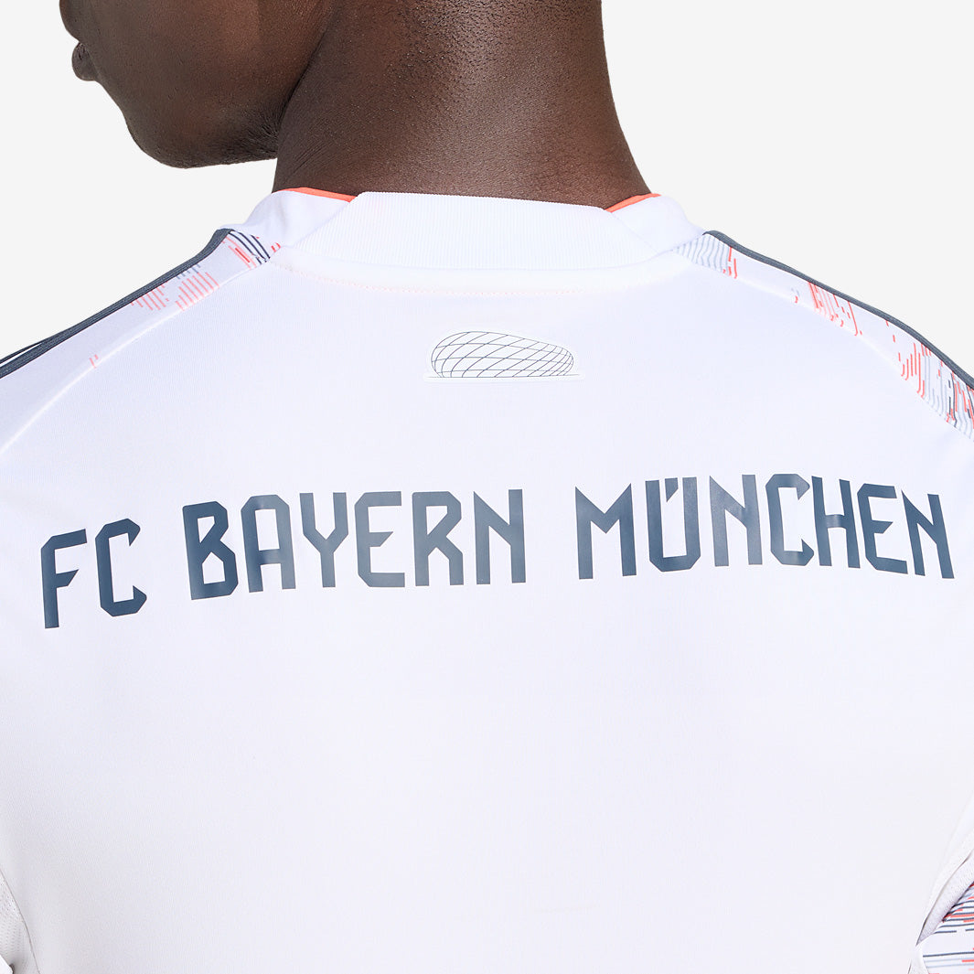adidas Bayern Munich シャツホワイト adidas Bayern Munich 24/25 UBP T-Shirt - White - Mens Replica