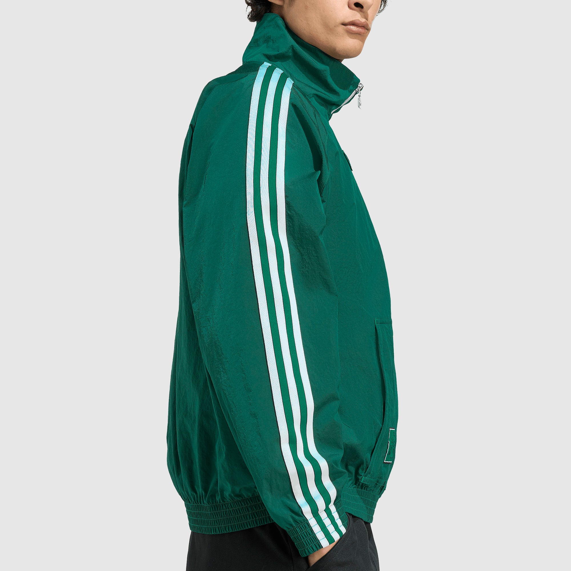 adidas 緑 白 ストライプジャケット adidas 緑 白 ストライプジャケット adidas（アディダス）の「adidas