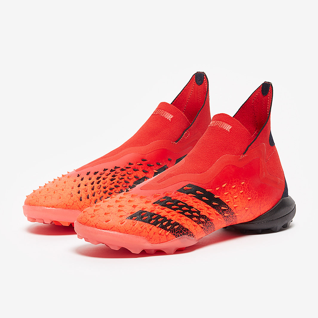 シューズ Predator Freak+ FG PP adidas Predator Freak+ FG - Silver Metallic/Core Black/Scarlet