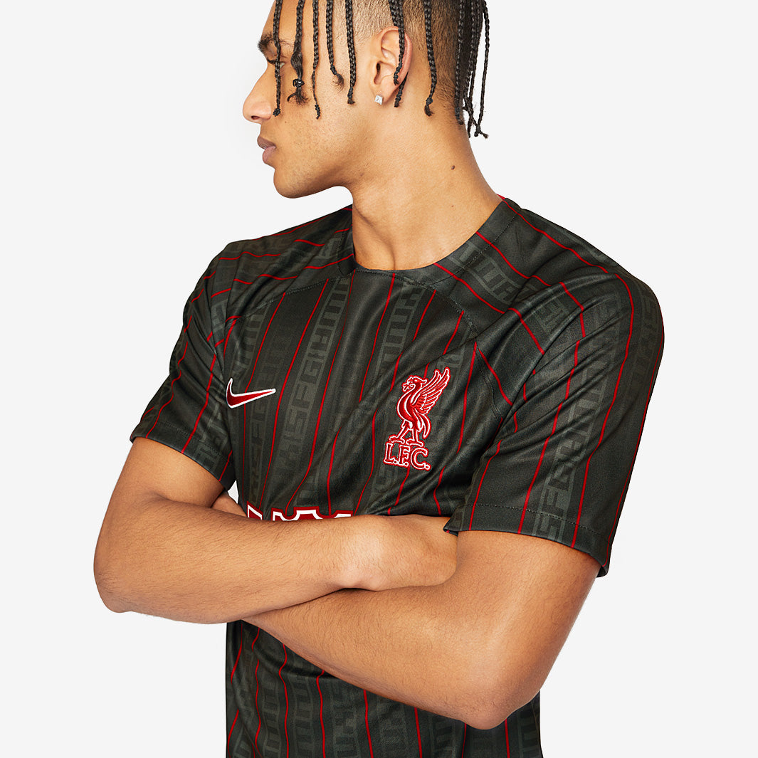 リバプールFC Nike シャツ レブロン・ジェームズ コラボ レブロン・ジェームズがリヴァプール FC とのコラボジャージを発表