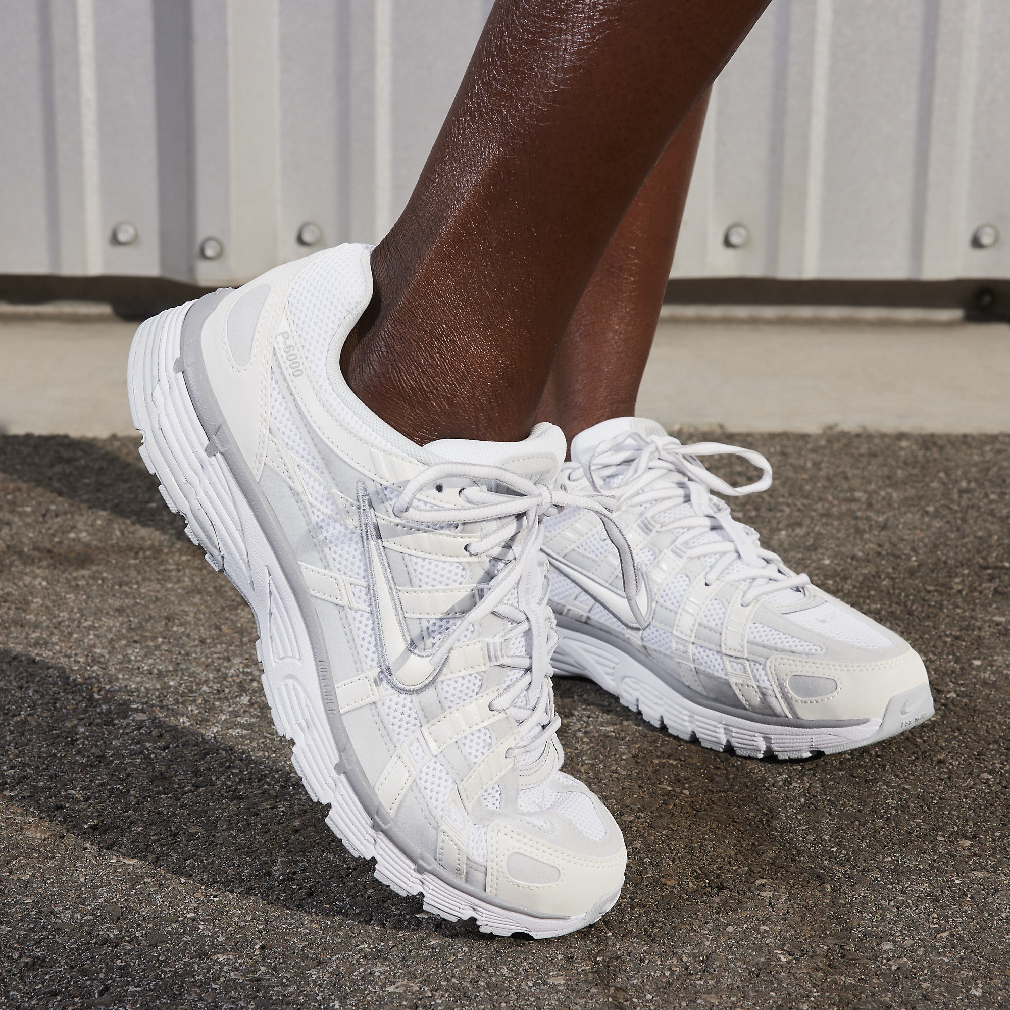 Nike Sportswear Womens P-6000 - Coconut Milk/Summit White/Metallic
